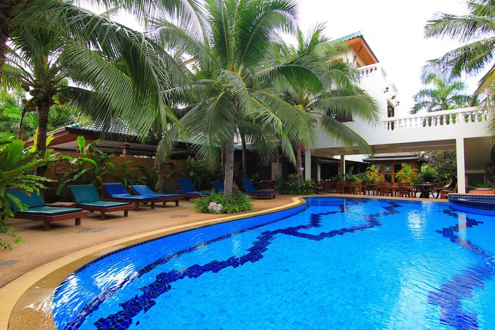 Hotel with Pool