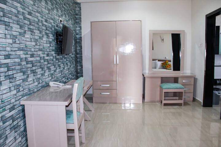 Room 9 of 138