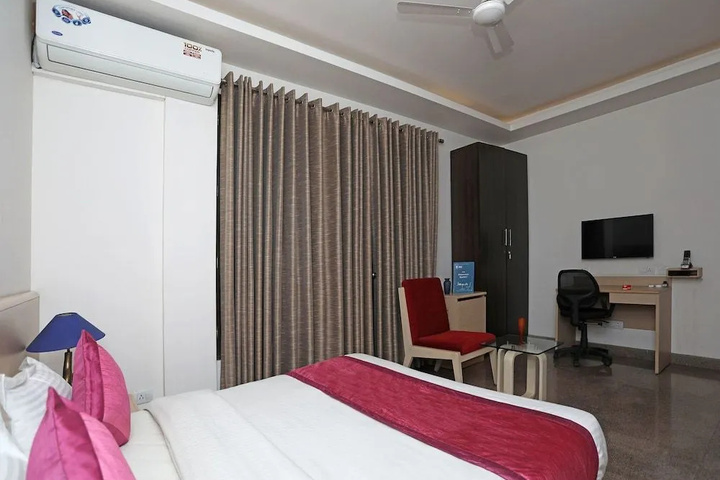 Room 4 of 15