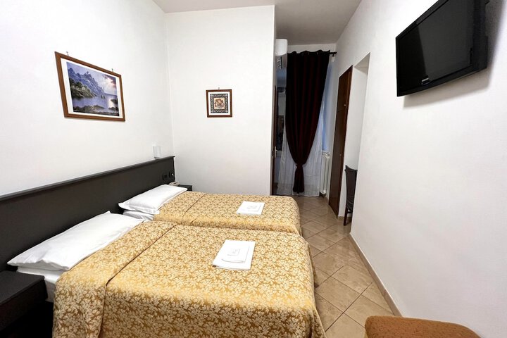 Room 14 of 40