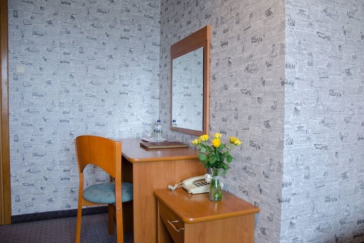 Room 4 of 27