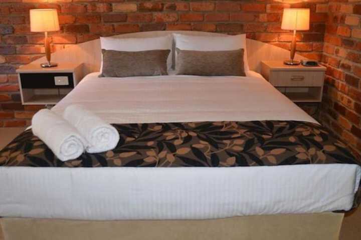 Room 4 of 48