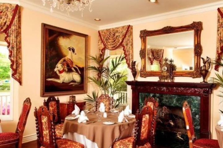 Dining 43 of 60