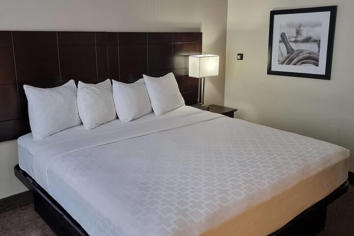 Room 32 of 80
