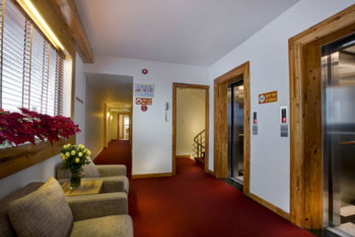 Ballroom/Hall 34 of 70