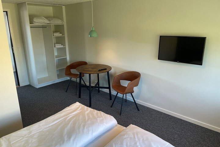 Room 5 of 42
