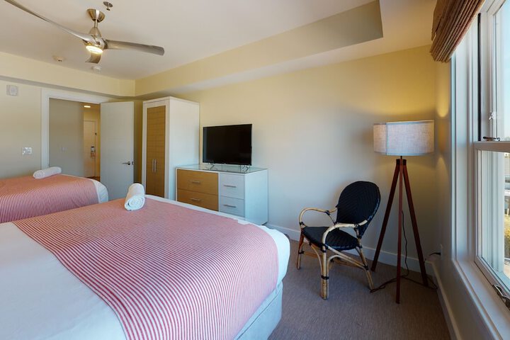 Room 8 of 80