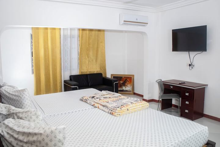Room 18 of 120