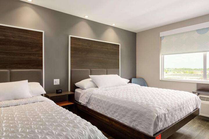 2 Queen Beds (8 of 13)