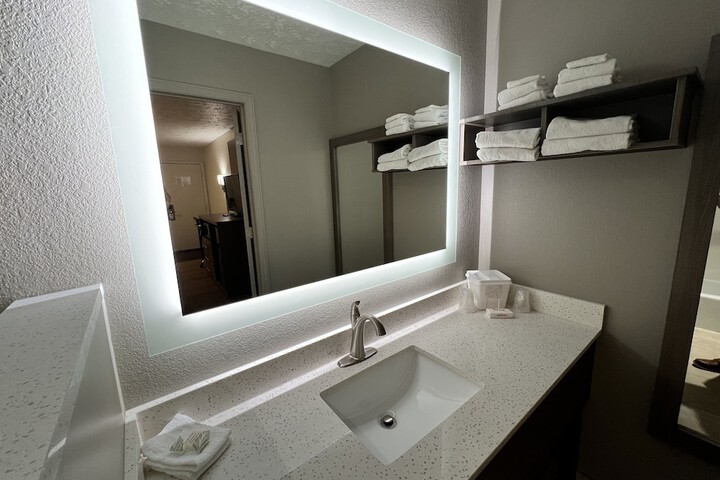 Deluxe 2 Queen Beds (1 of 10)