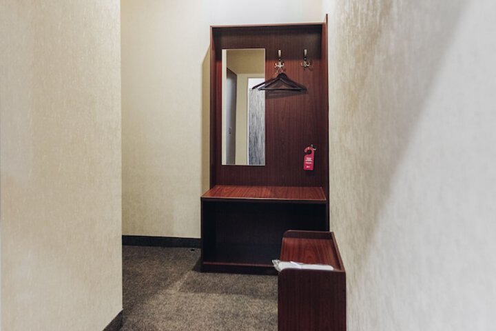 Ballroom/Hall 36 of 39