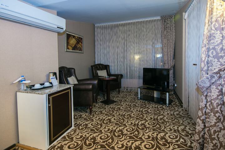 Room 4 of 6