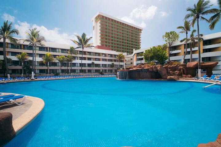 Hotel with Pool