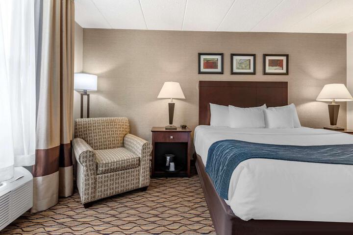 1 King Bed (7 of 10)