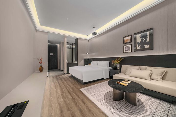 Room 27 of 64