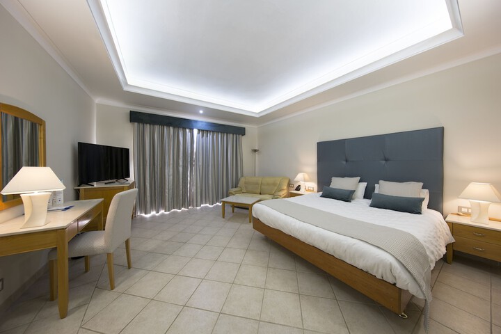 Room 7 of 94