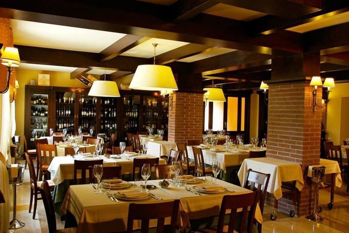 Dining 43 of 55