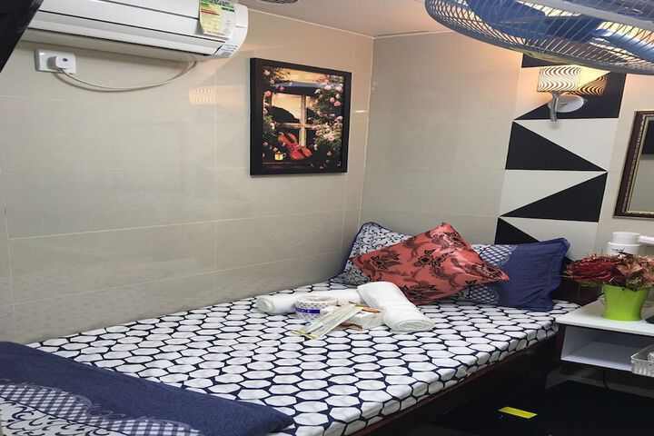 Room 3 of 48