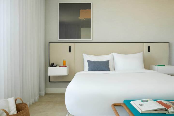 Room 32 of 152