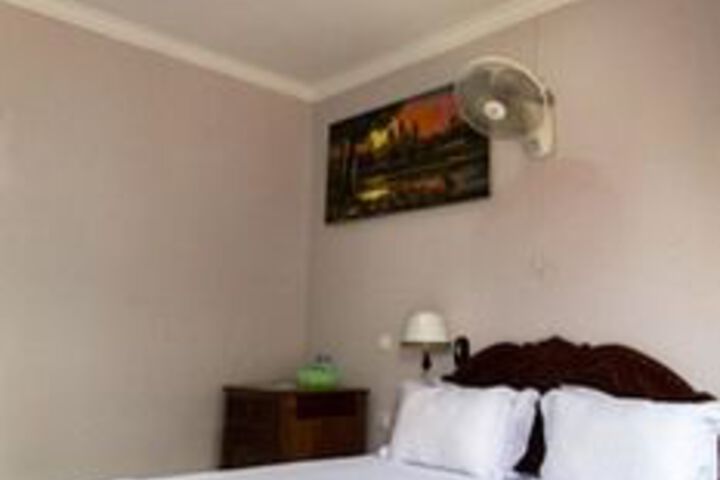 Room 34 of 66