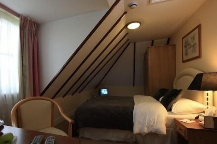 Room 14 of 33