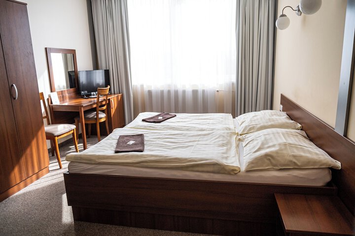 Room 16 of 44