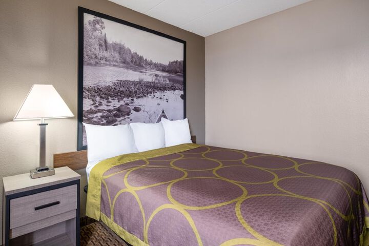 Room 13 of 35