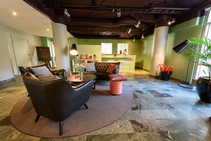 Entrance & Lobby