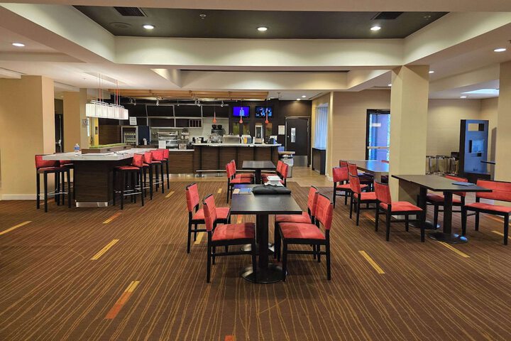 Lounge 125 of 135