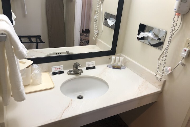 Room 11 of 18