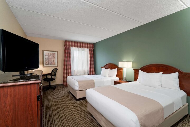 2 Double Beds (4 of 6)