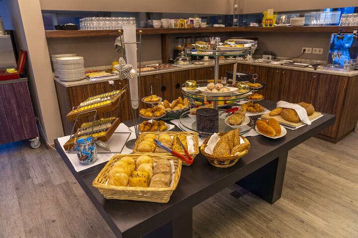 Breakfast/Coffee Service 38 of 61