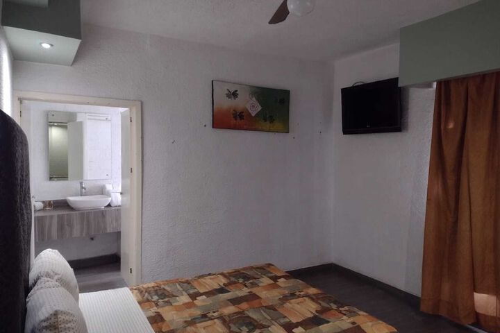 Room 4 of 11