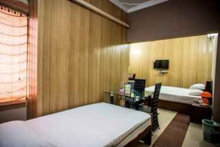 Room 20 of 37