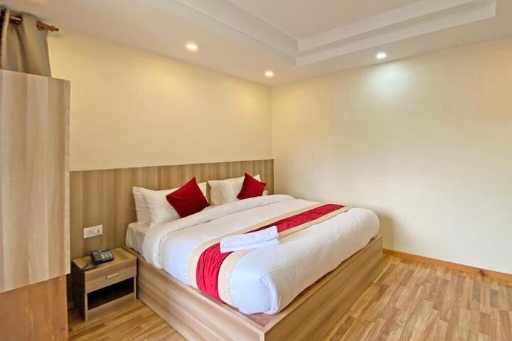 Room 12 of 27