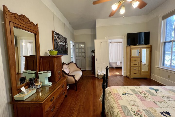 Room 4 of 25
