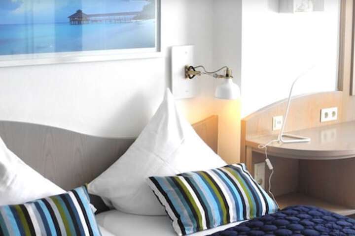 Room 3 of 7