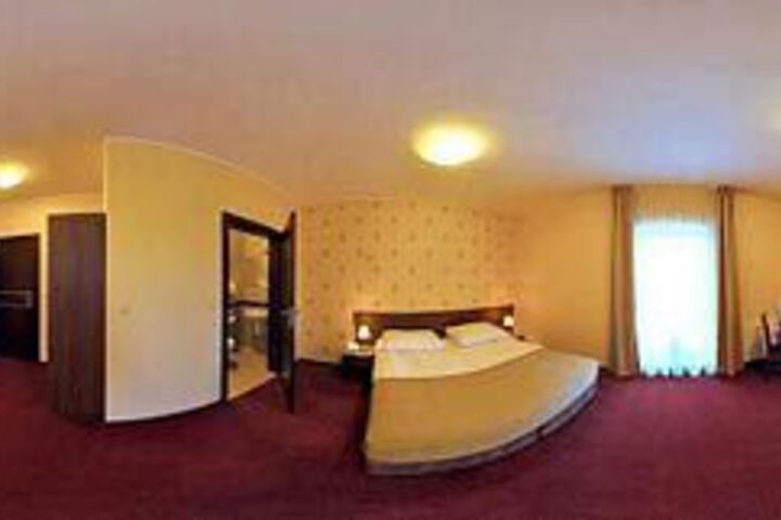 Room 14 of 38