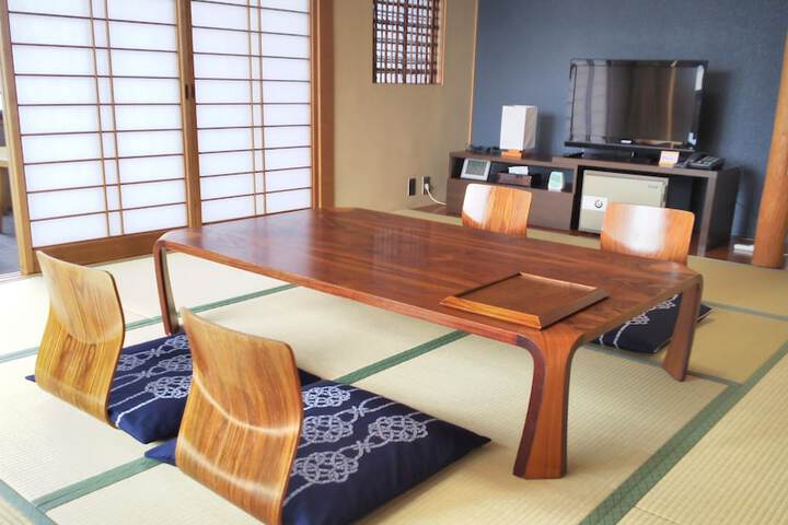 Room 4 of 23