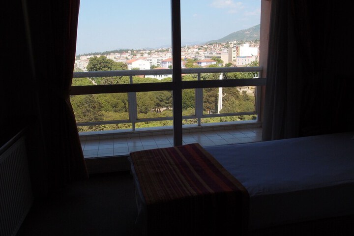 Room 17 of 28