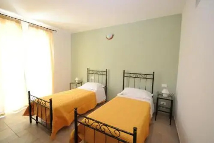 Room 6 of 15
