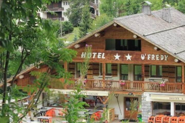 Logis HOTEL Restaurant UFREDY