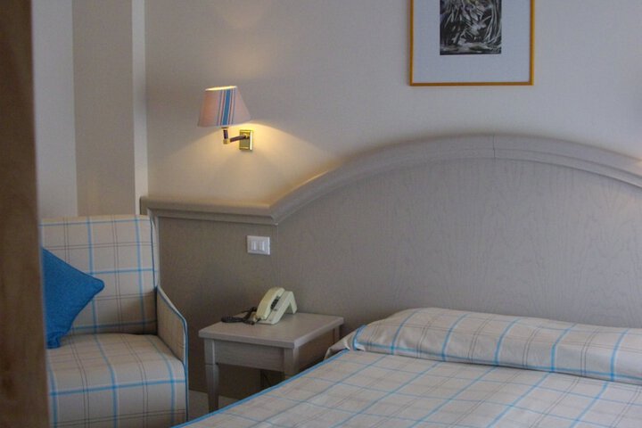 Room 8 of 87