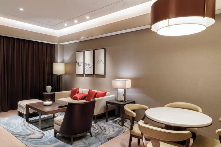 Room 13 of 27