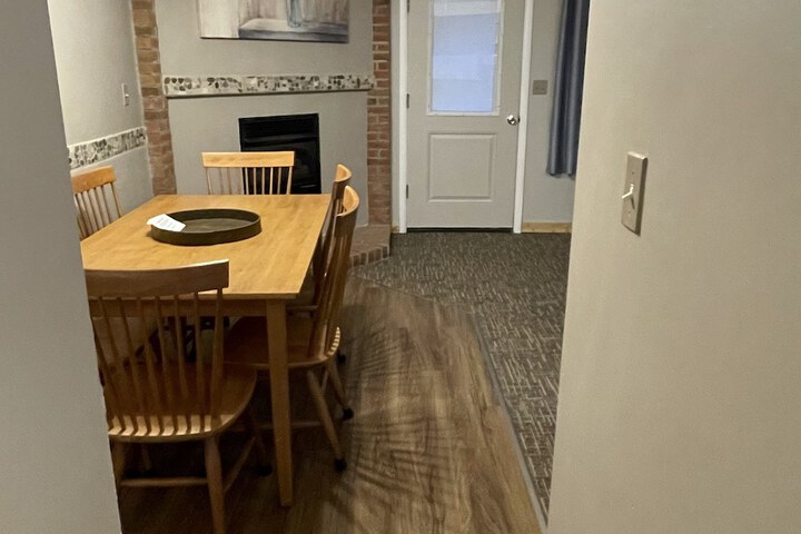 Room 4 of 15