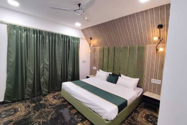 Room 8 of 30