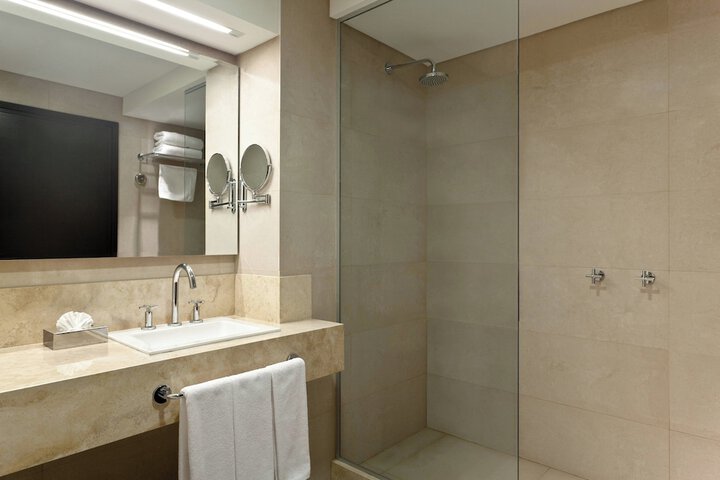 Room 15 of 38
