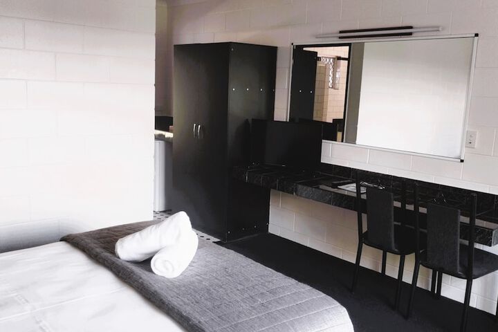 Room 19 of 64