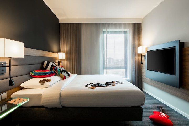 Room 12 of 35