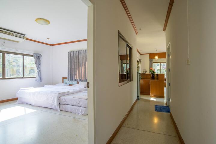 Room 6 of 24